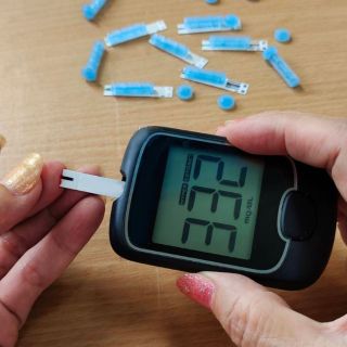 Reguluje poziom cukru we krwi